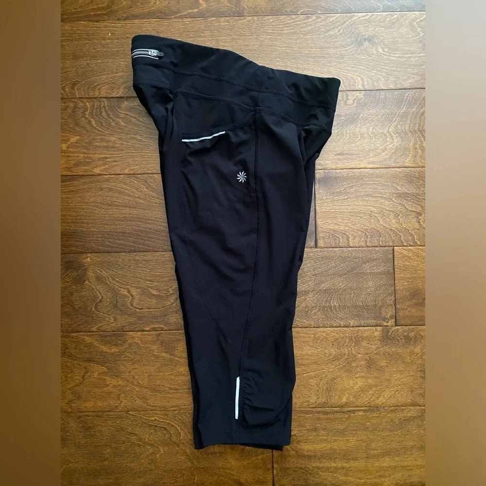 Athleta Be Free Dobby Knicker Capri Leggings Women's Small Black Activewear Crop - Picture 12 of 12